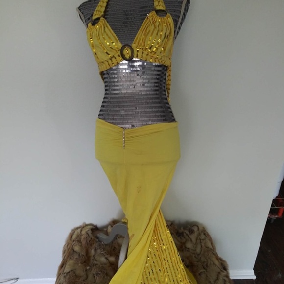 STUNNING YELLOW GOWN - Picture 1 of 4